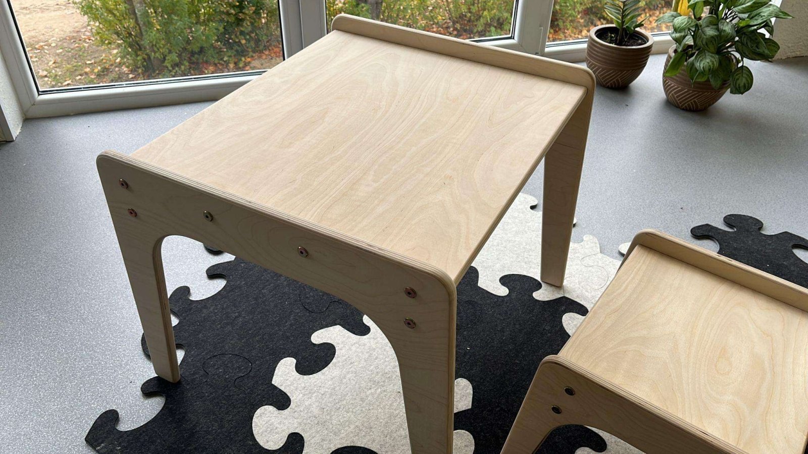 Kreativplatz - Tisch und Stuhl aus baltischer Birke - Kletterling – einfach Kind sein