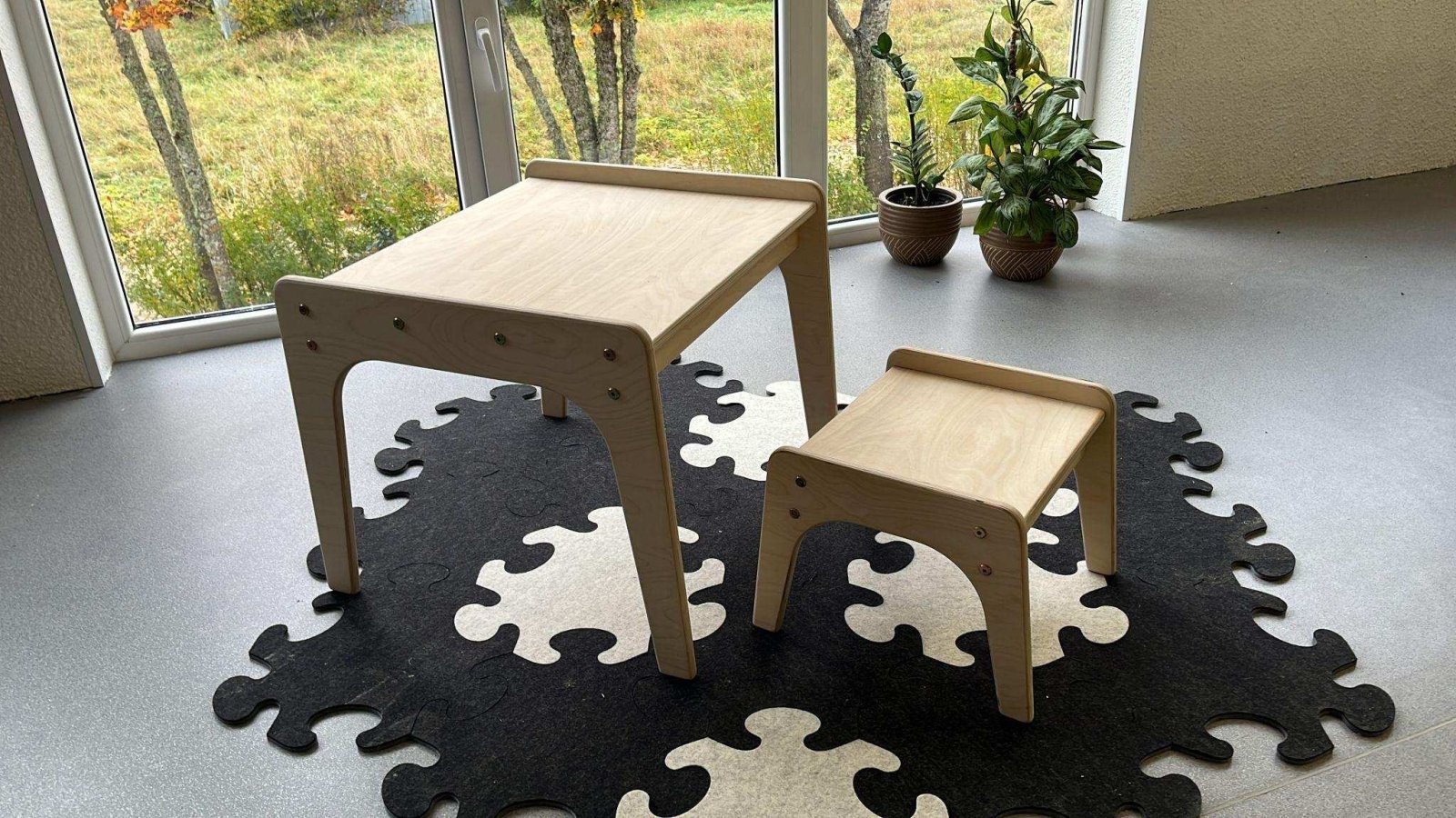 Kreativplatz - Tisch und Stuhl aus baltischer Birke - Kletterling – einfach Kind sein