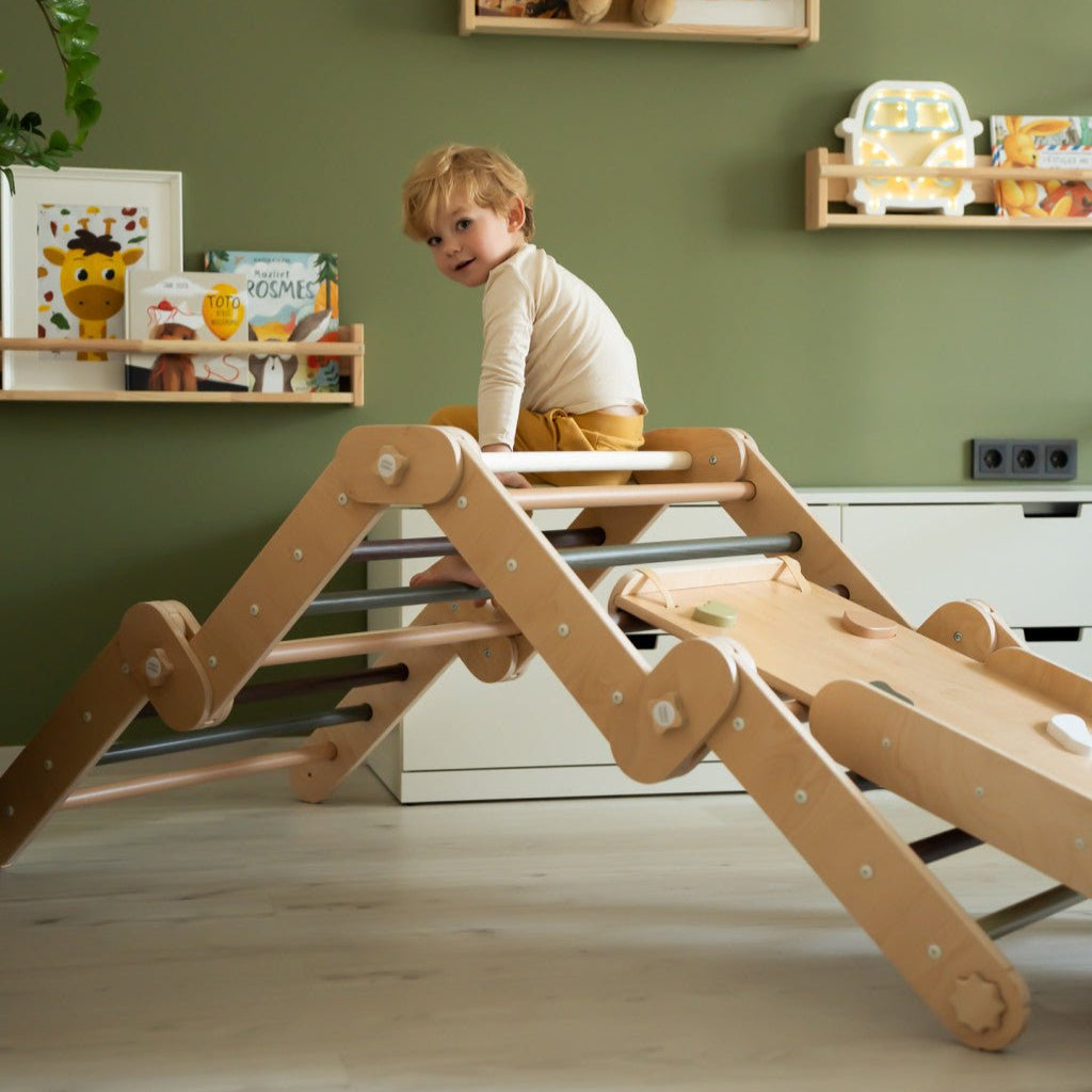 Verstellbares Kletterdreieck FULL MOON + Rutsche | GRÜN | Rutsche wählbar | 30 Formen | 98 x 67,5 cm | max. 50 kg - Kletterling – einfach Kind sein