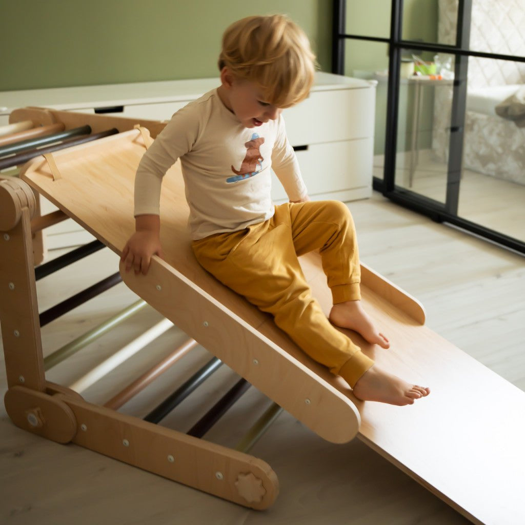 Verstellbares Kletterdreieck FULL MOON + Rutsche | GRÜN | Rutsche wählbar | 30 Formen | 98 x 67,5 cm | max. 50 kg - Kletterling – einfach Kind sein