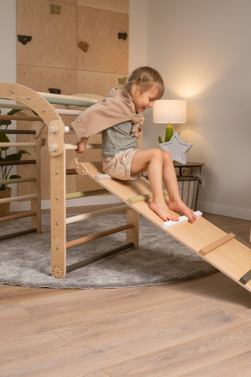 Kletterrutsche MOON - Hühnerleiter | waldgrün pastell | 2 Seiten | 111 x 43 cm - Kletterling – einfach Kind sein