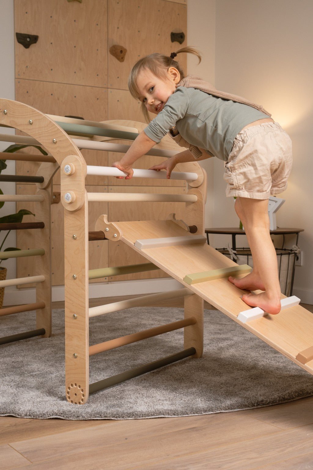 Kletterrutsche MOON - Hühnerleiter | waldgrün pastell | 2 Seiten | 111 x 43 cm - Kletterling – einfach Kind sein