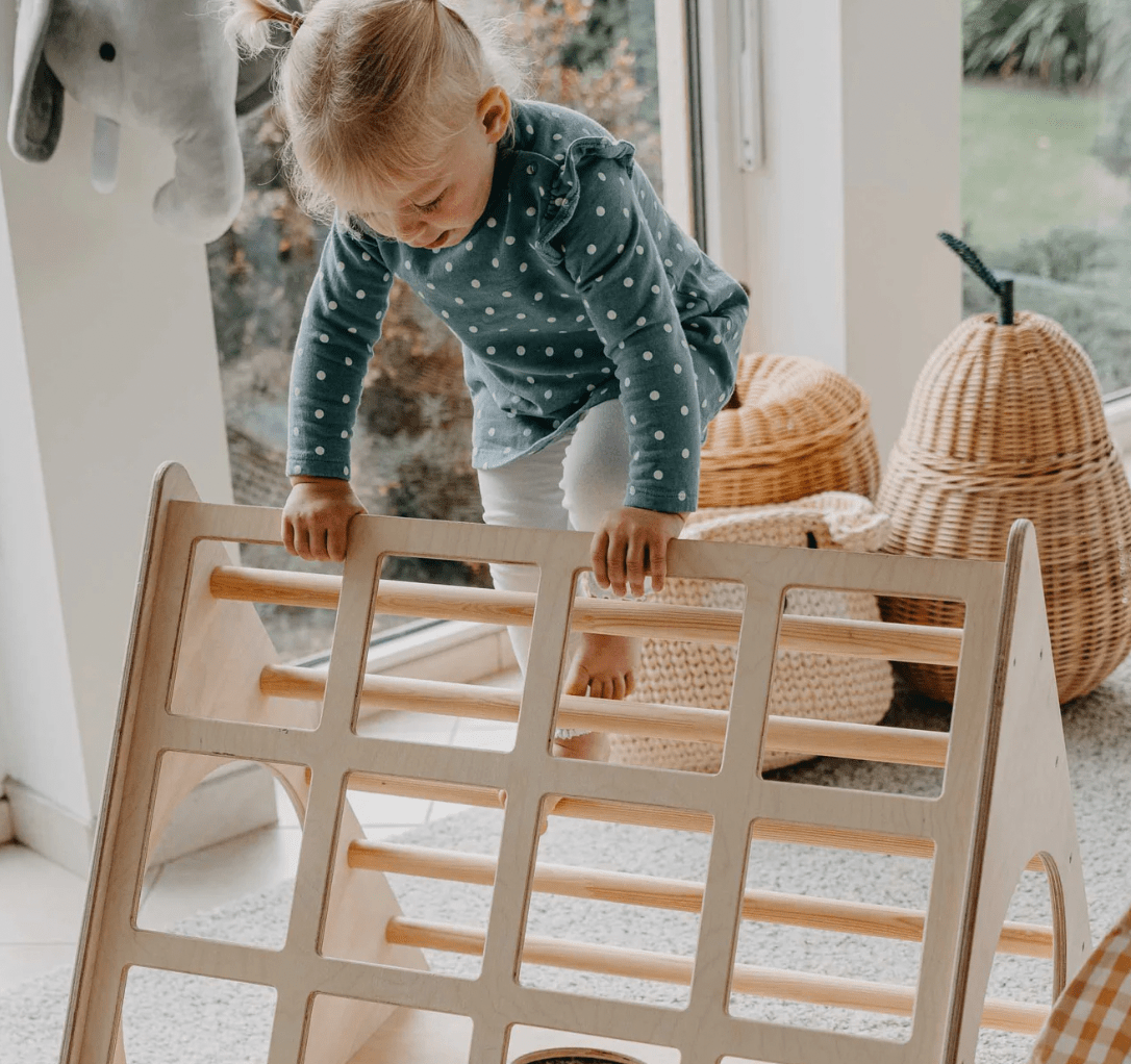 Kletterdreieck mit Sensorik - Paneelen | 4 unterschiedliche Seiten | ab 1 Jahr - Kletterling – einfach Kind sein