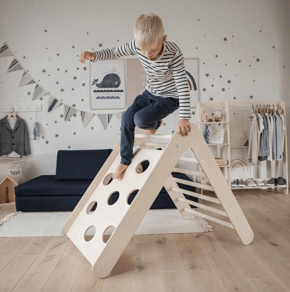 Kletterdreieck mit 2 Sensorik - Paneelen | Zwei Spielseiten | ab 2 Jahren - Kletterling – einfach Kind sein