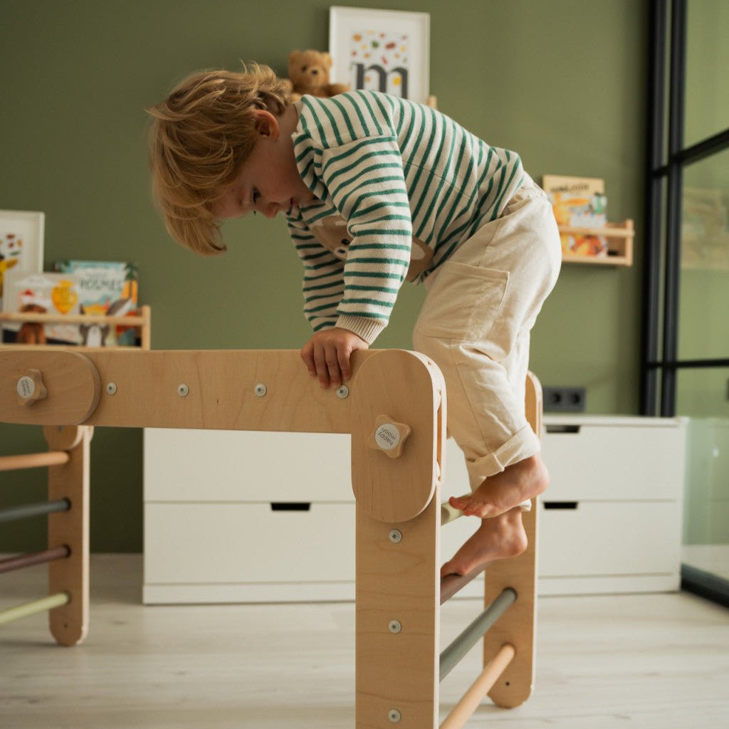 Verstellbares Kletterdreieck FULL MOON | GRÜN | 30 Formen | 98 x 67,5 cm | max. 50 kg - Kletterling – einfach Kind sein