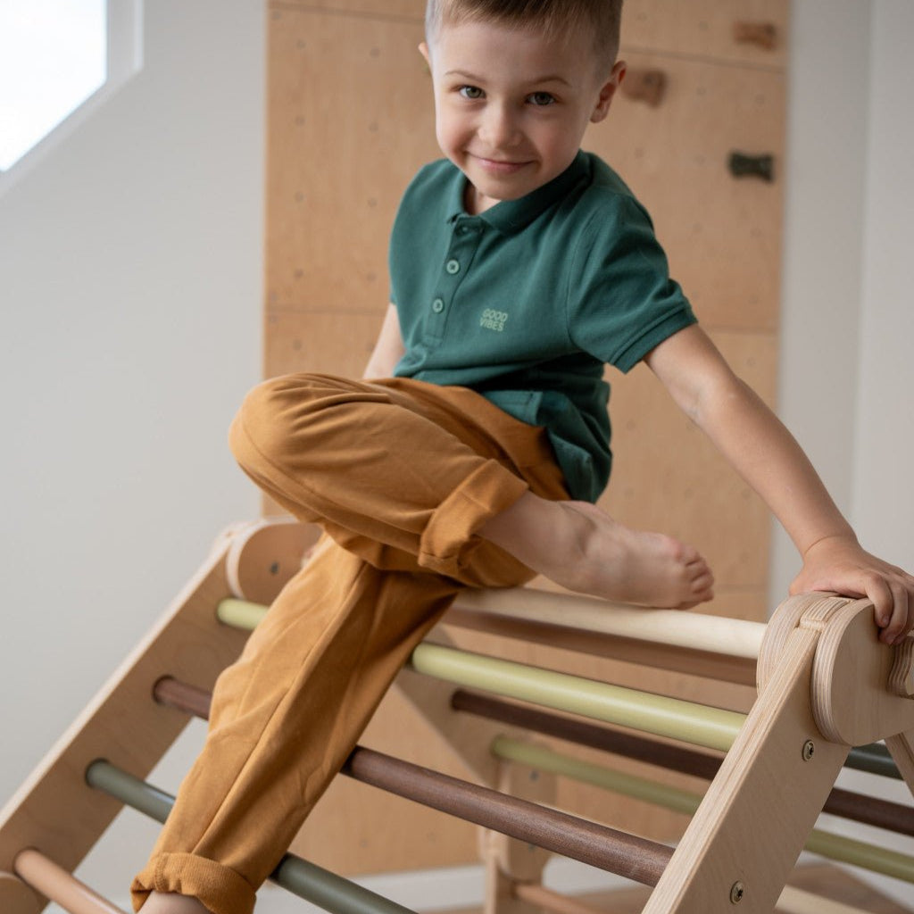 Verstellbares Kletterdreieck FULL MOON | GRÜN | 30 Formen | 98 x 67,5 cm | max. 50 kg - Kletterling – einfach Kind sein