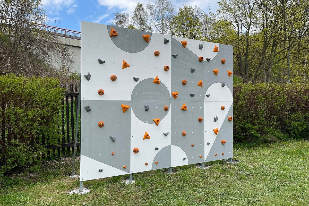 Kletterwand BK OUTDOOR aus 8 Teilen | 236 cm x 312 cm | inkl. 60 Griffen | 160 Loch - Kletterling – einfach Kind sein