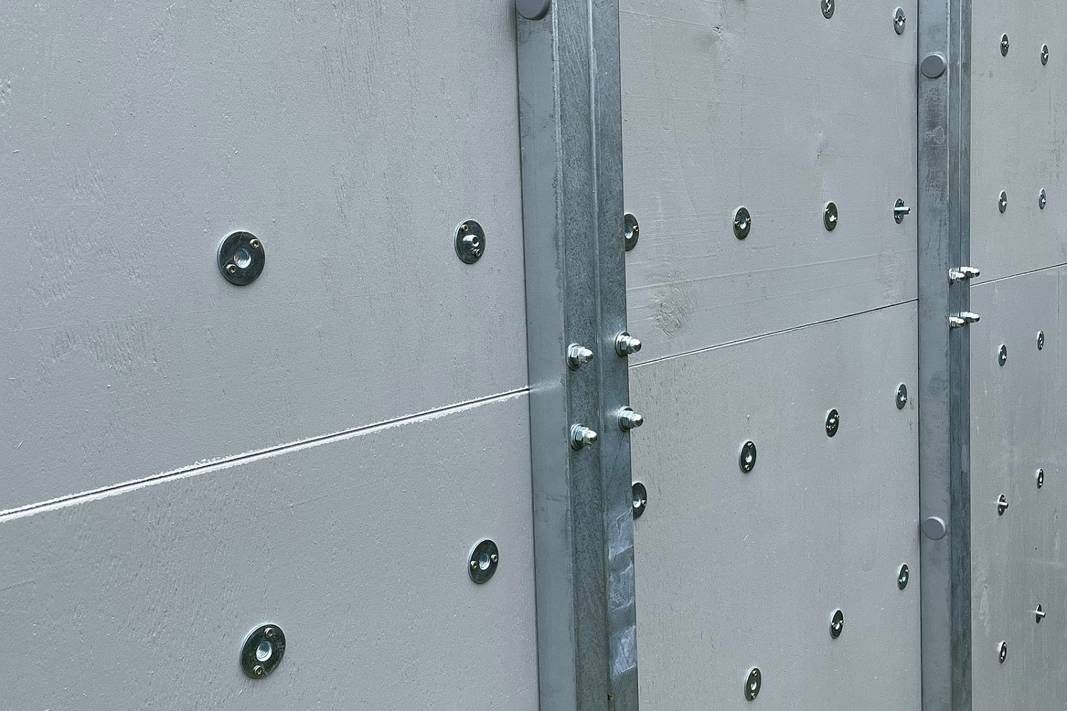 Kletterwand BK OUTDOOR aus 8 Teilen | 236 cm x 312 cm | inkl. 60 Griffen | 160 Loch - Kletterling – einfach Kind sein