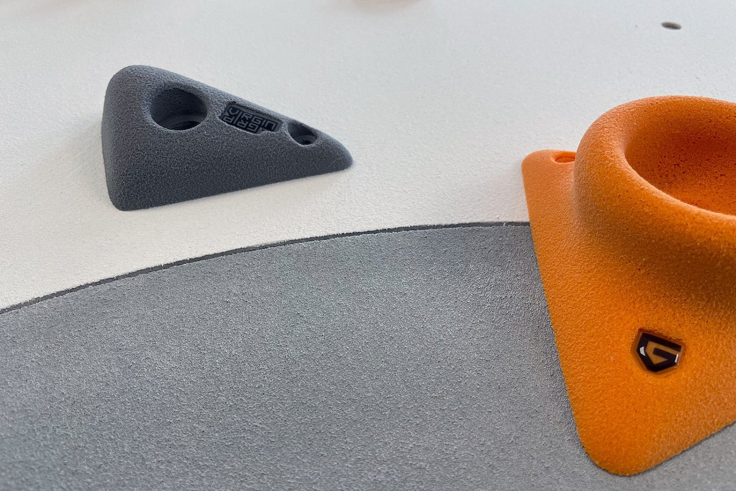 Kletterwand BK OUTDOOR aus 8 Teilen | 236 cm x 312 cm | inkl. 60 Griffen | 160 Loch - Kletterling – einfach Kind sein