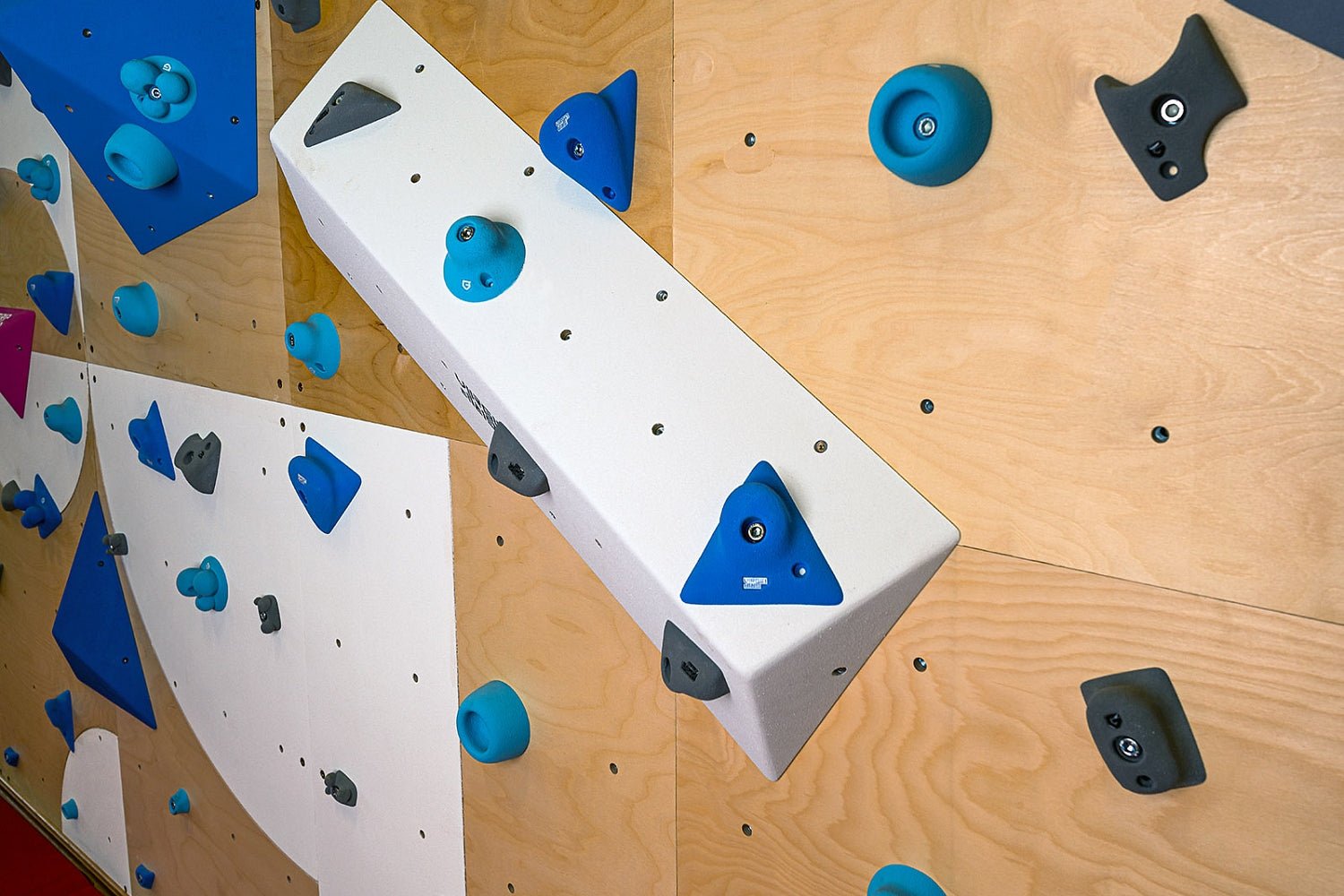 3D Klettervolumen BK DACH INDOOR | 1 Teil | 100 x 36 x 13 cm | Zubehör BK Kletterwände - Kletterling – einfach Kind sein