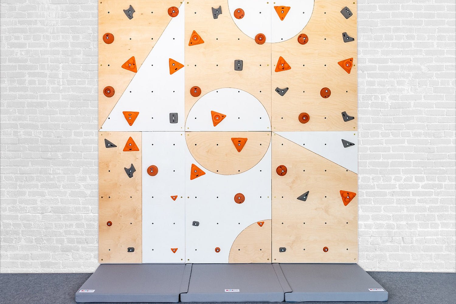 Kletterwand BK INDOOR aus 6 Teilen | 236 cm x 234 cm | inkl. 45 Griffen | 120 Loch - Kletterling – einfach Kind sein