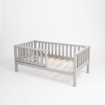 Kinderbett auf Beinen mit variablem Geländer rundum - Kletterling – einfach Kind sein