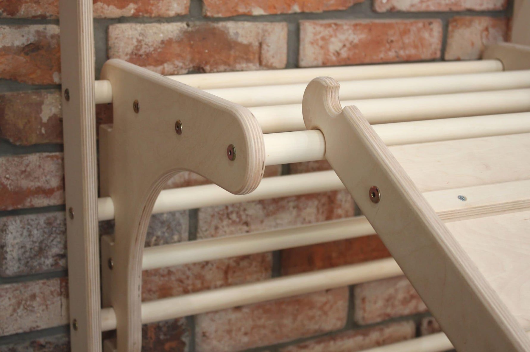 Giraffenling - Sprossenwand 100 oder 200cm hoch mit einhängbaren, verstellbaren Klimmzug Einsatz - Kletterling – einfach Kind sein